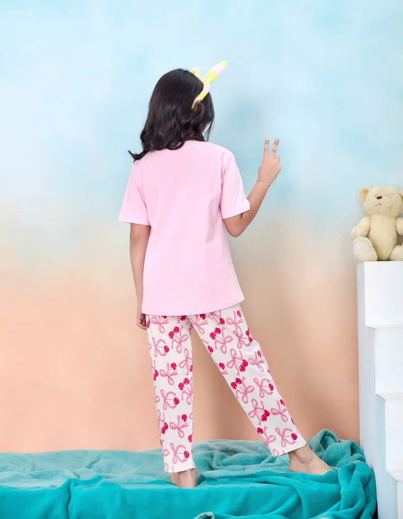 أرتيميا طقم بيجامة بناتي فاخر بطبعة فيونكة